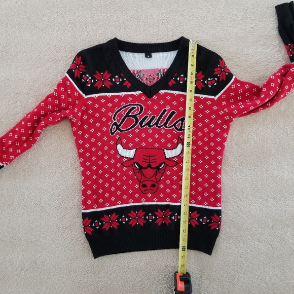 Chicago Bulls Christmas Holiday Winter Sweater Size M - Picture 7 of 10
